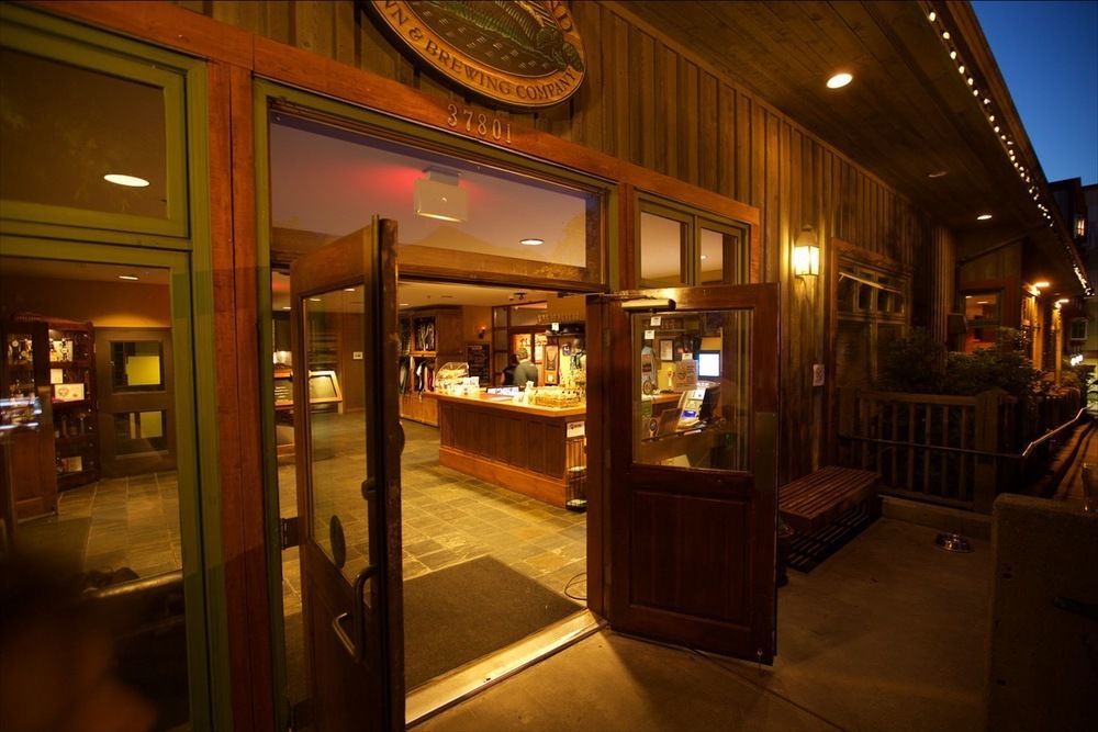 Howe Sound Inn & Brewing Company スカーミッシュ エクステリア 写真